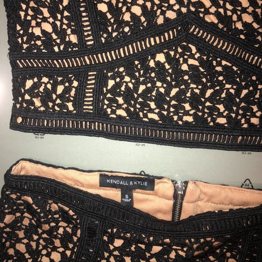 KENDALL + KYLIE BLACK LACE CROTCHET MINI SKIRT AND CROP TOP SET - Picture 9 of 9